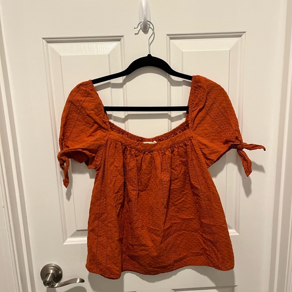 Universal Thread Crop Top Size M - Picture 1 of 3